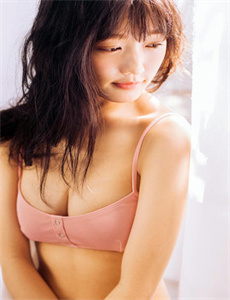 照片里的伴娘